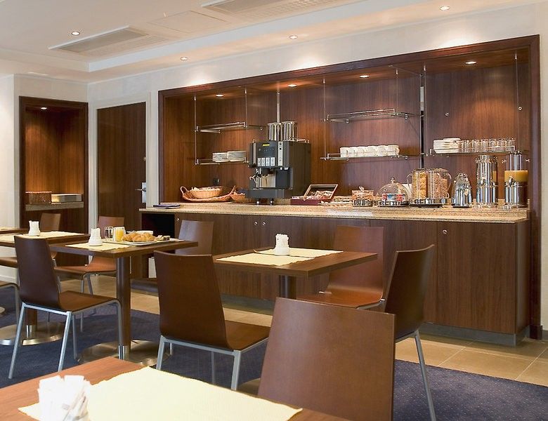 Aparthotel Citadines La Defense Paris 4*